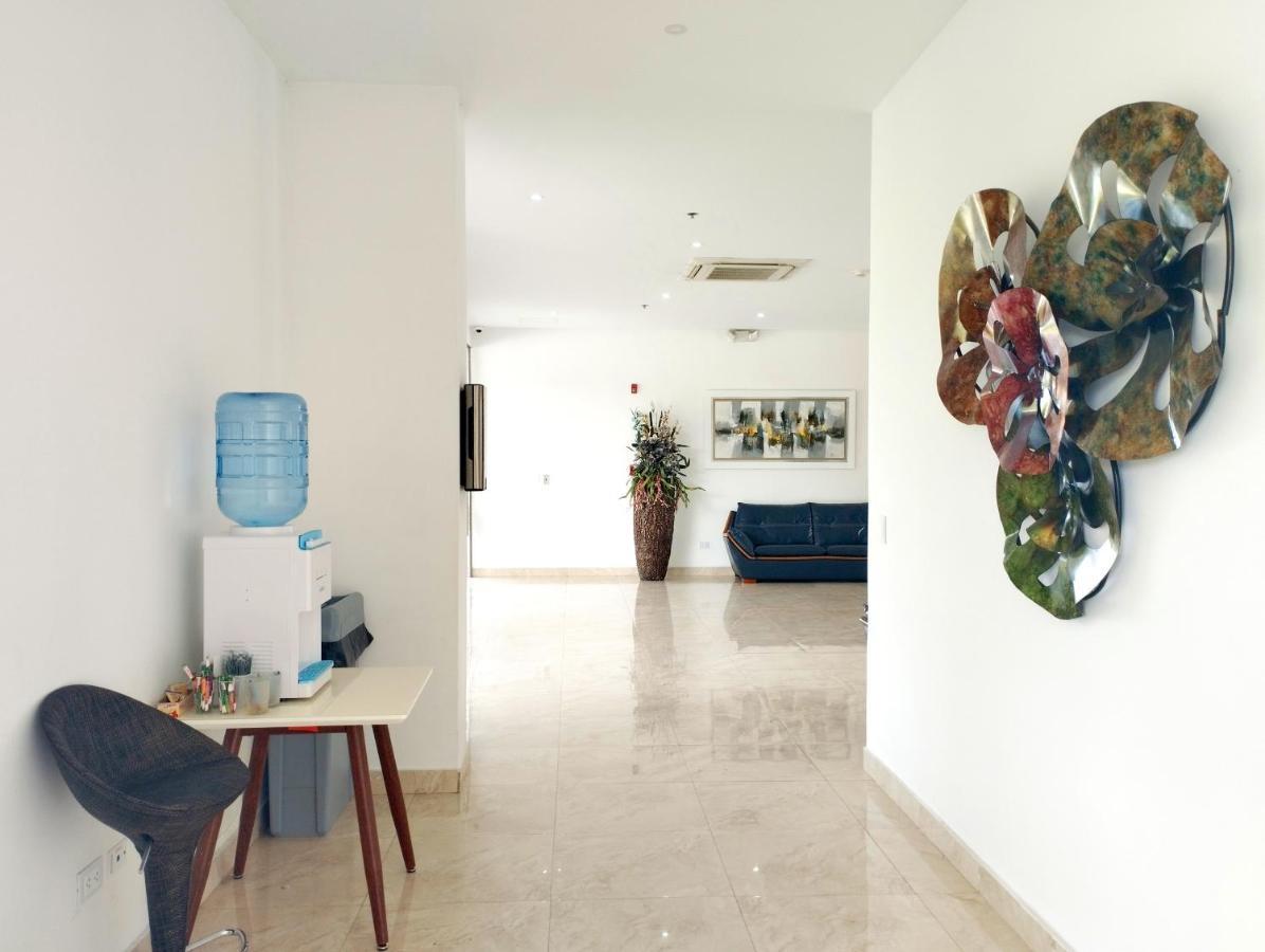 Hotel Royal Elim International Cali Exteriör bild The interior of the clinic