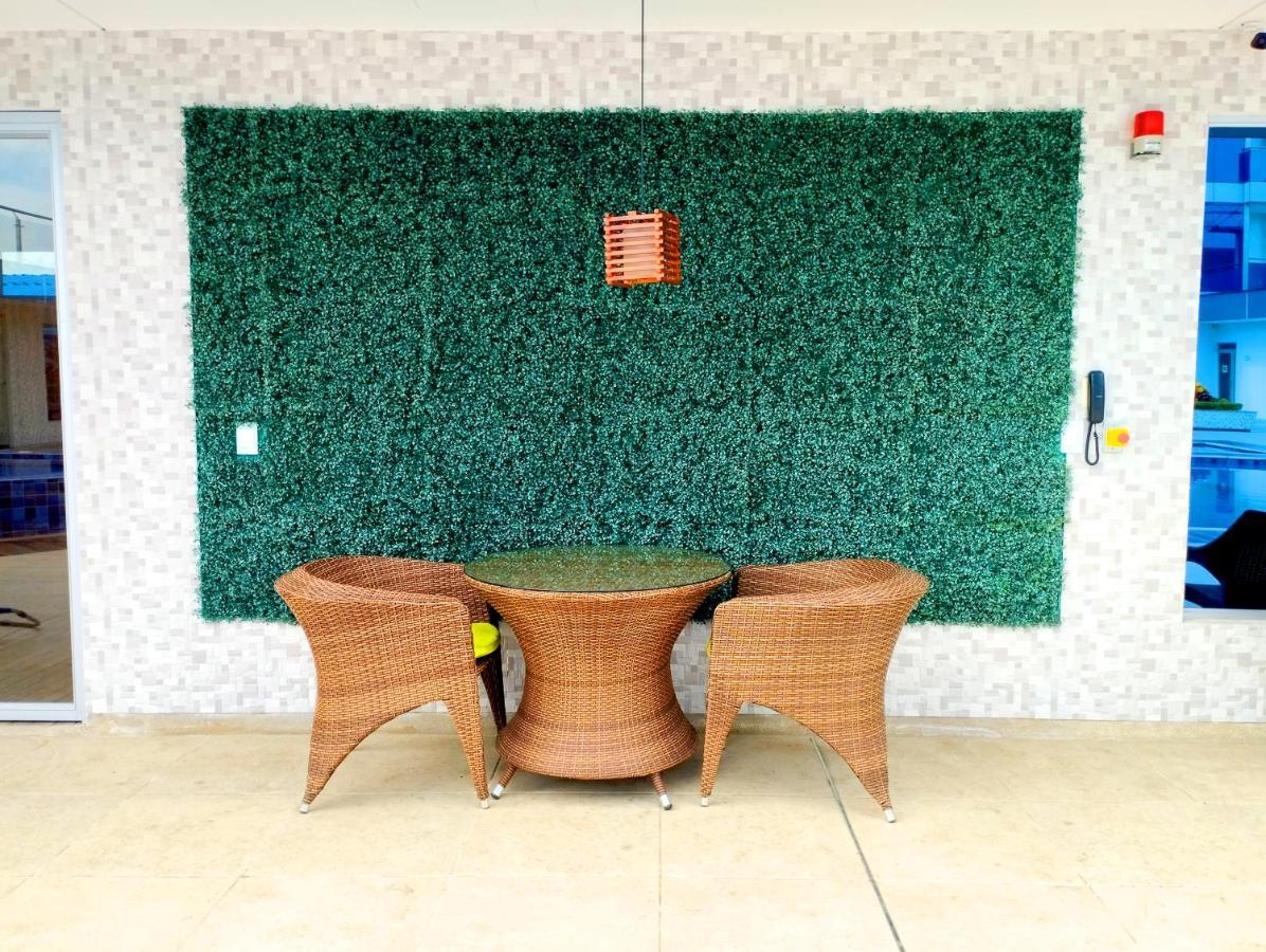 Hotel Royal Elim International Cali Exteriör bild Artificial green wall