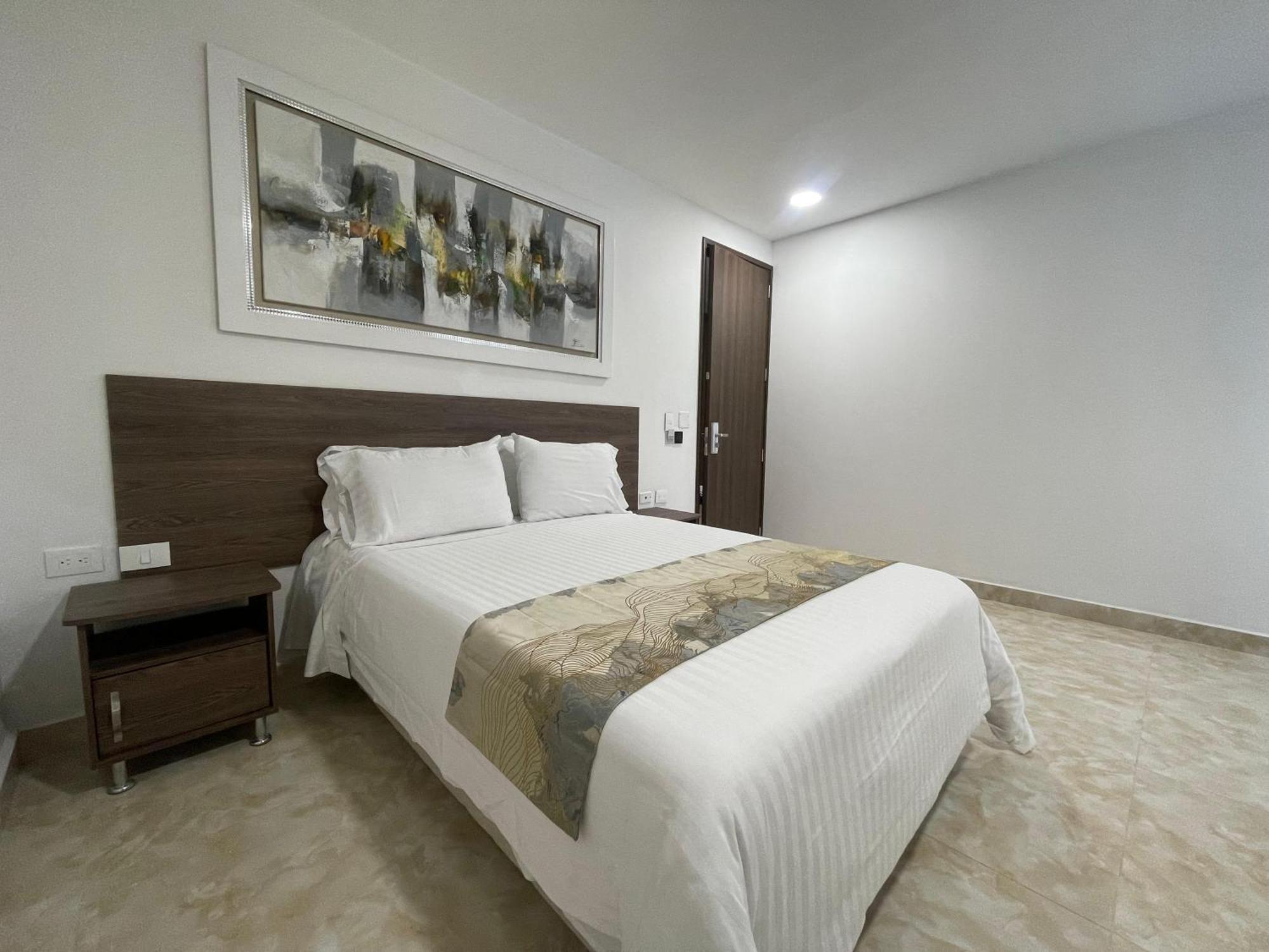 Hotel Royal Elim International Cali Exteriör bild A bedroom in a hotel