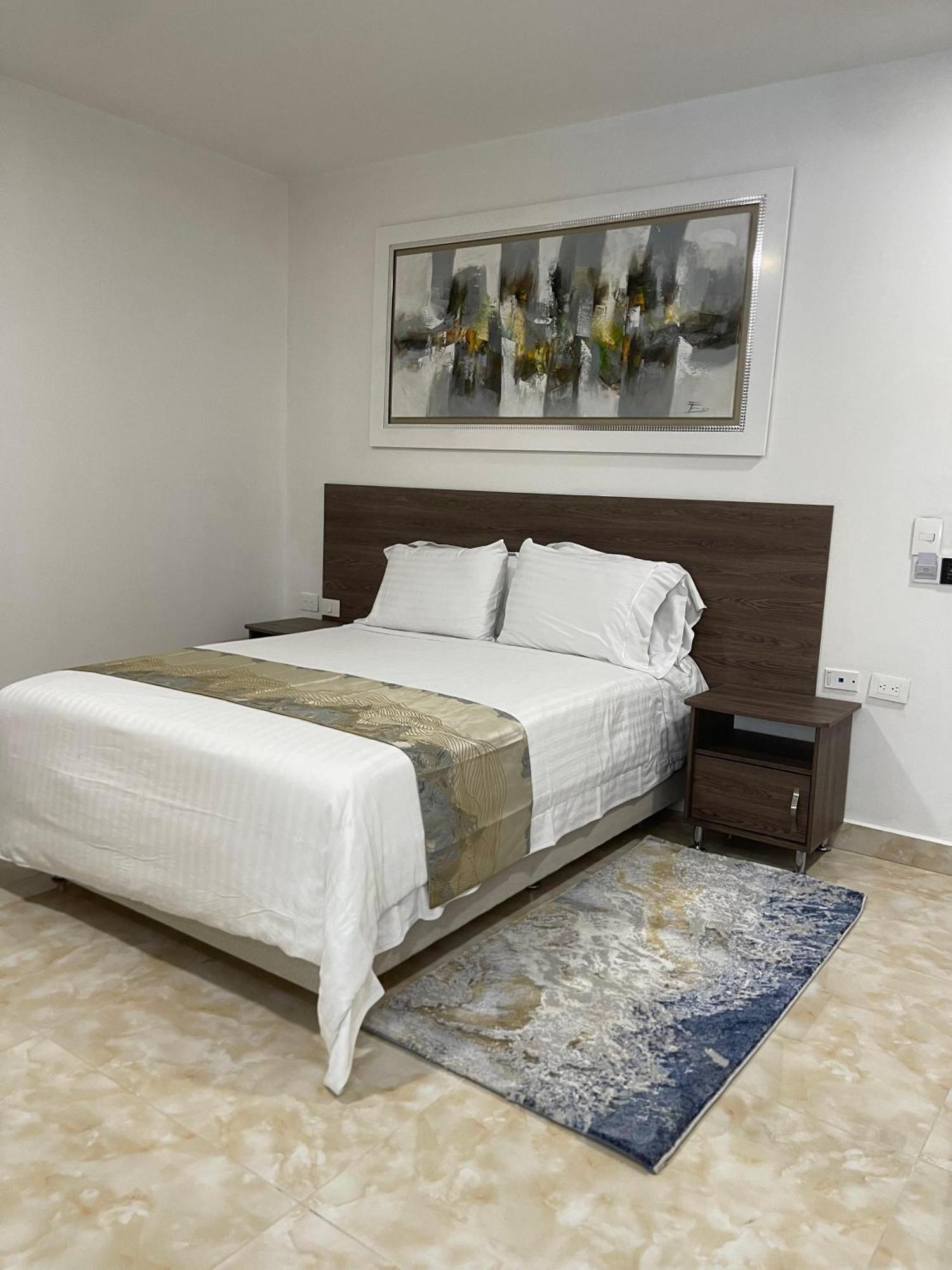 Hotel Royal Elim International Cali Exteriör bild A bedroom at the hotel